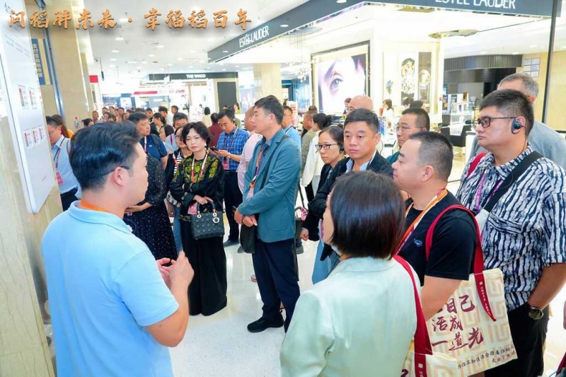 走进胖东来   探寻“心”力量 ——镇江泰州商会四届一次理事会暨胖东来研学活动成功举行(图3)