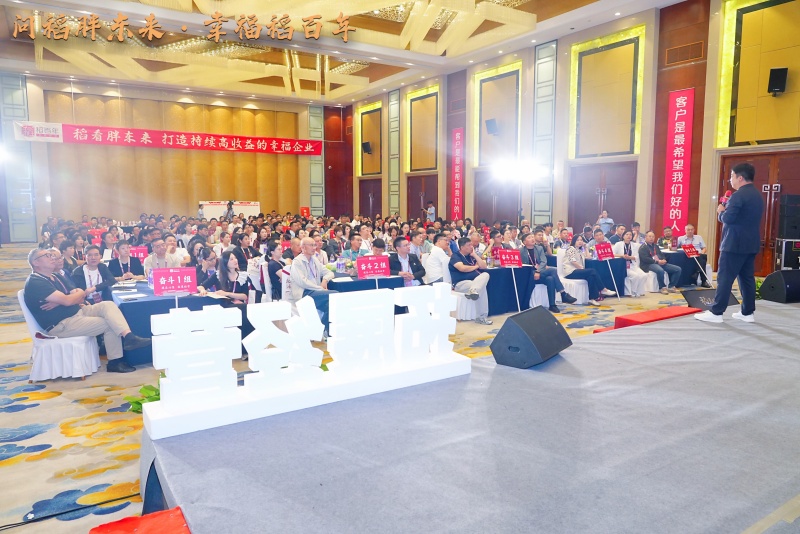 走进胖东来   探寻“心”力量 ——镇江泰州商会四届一次理事会暨胖东来研学活动成功举行(图5)